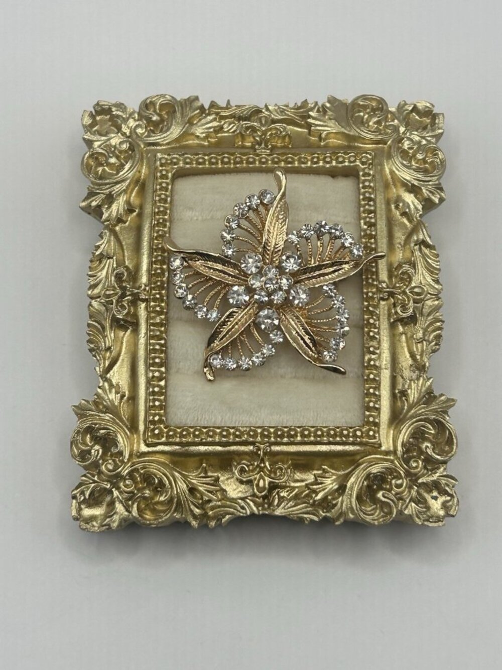 Vintage Gold Tone Rhinestone Flower Brooch Pin Sparkly Statement Costume